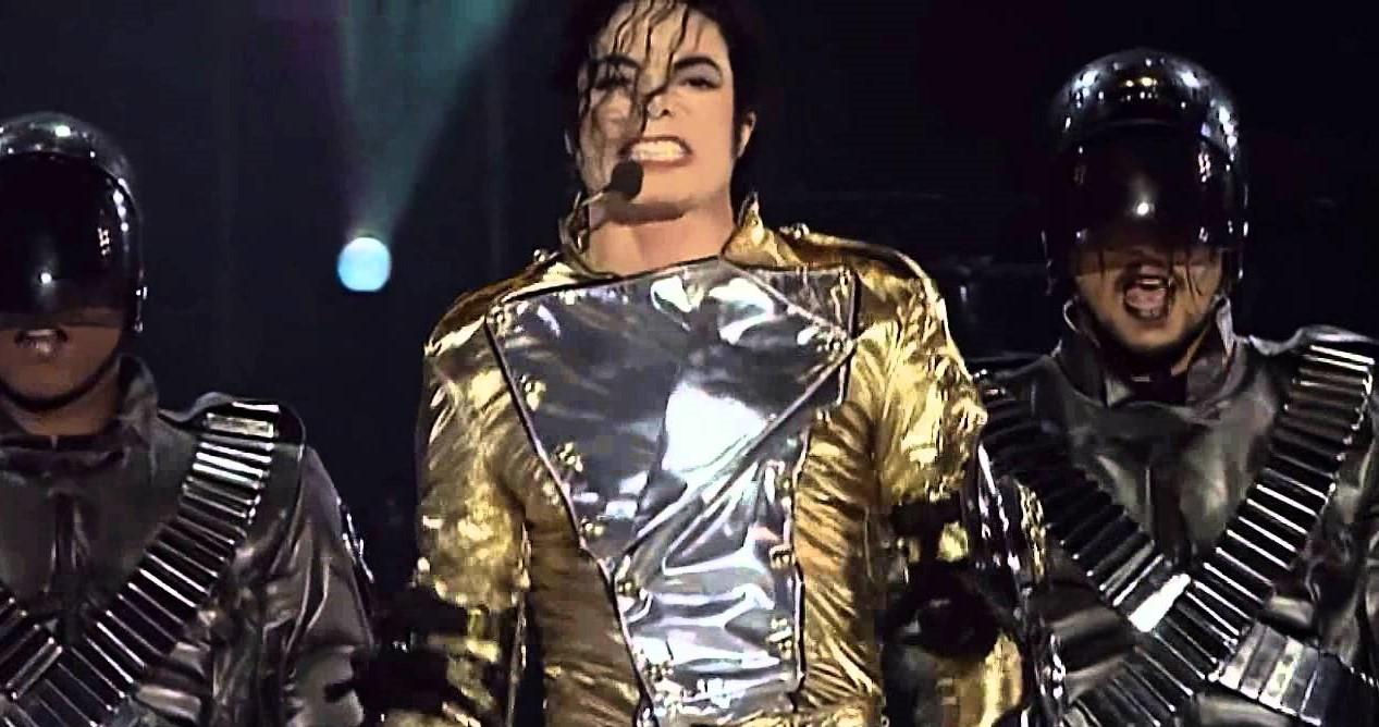 The scene resembled a takeover, complete with a ceremonial parade. The audience was left captivated by the enchanting atmosphere, a magical moment that defied explanation.